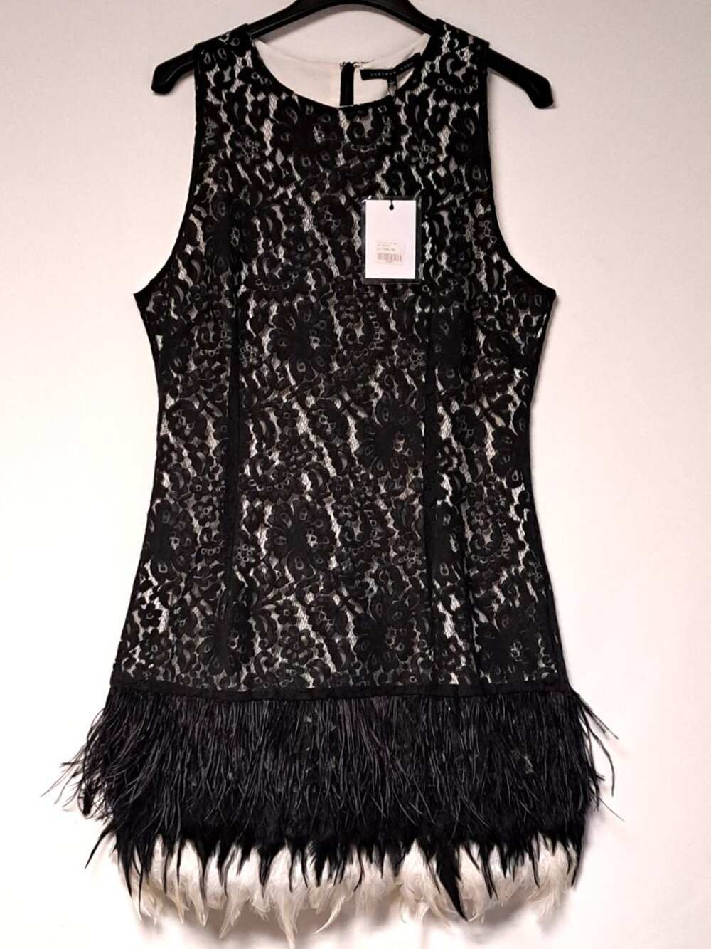 BLACK LACE LADIES DRESS WHITE LINING & FEATHERS FRINGE BOTTOM SZ L ENDLESS ROSE